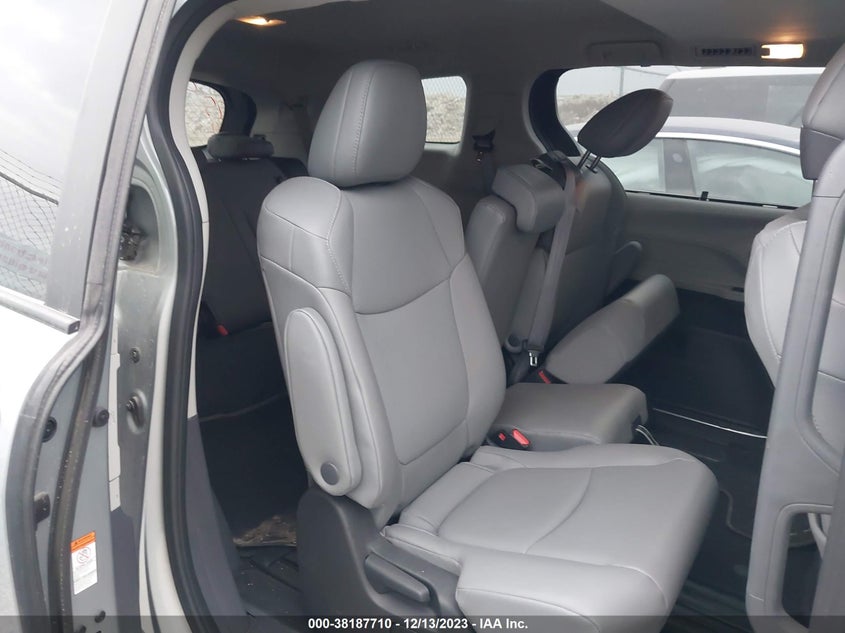 VIN 5TDYRKEC6NS110479 2022 TOYOTA SIENNA XLE