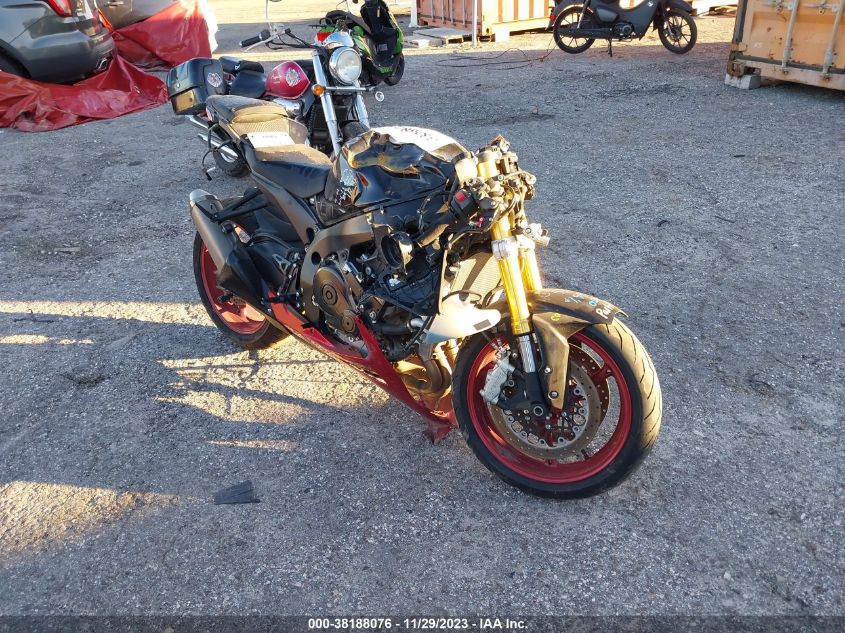 2018 SUZUKI GSX-R750 - JS1GR7MA3J2100996