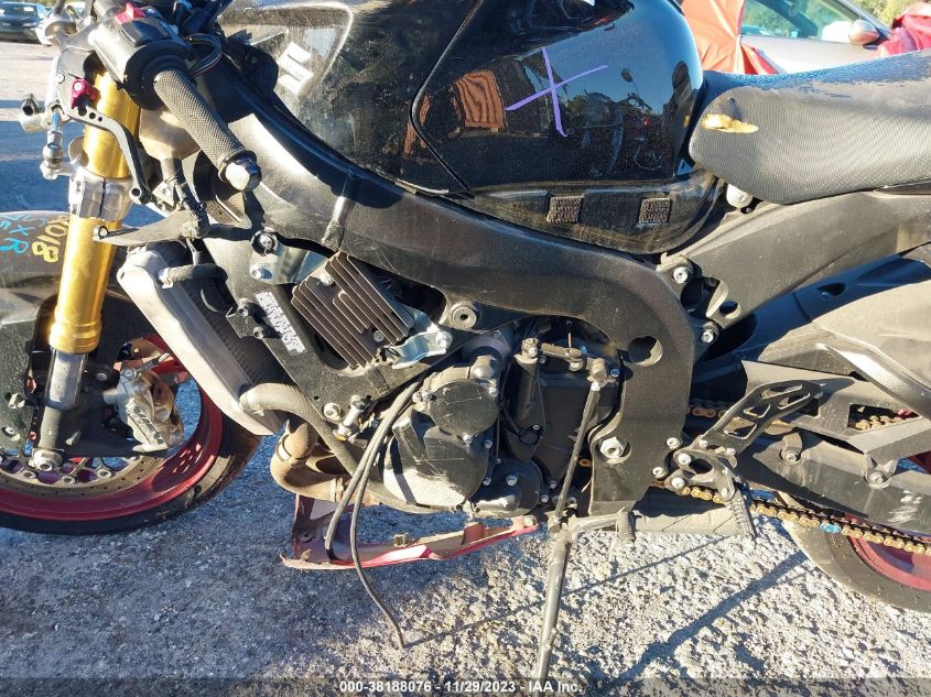 2018 SUZUKI GSX-R750 - JS1GR7MA3J2100996