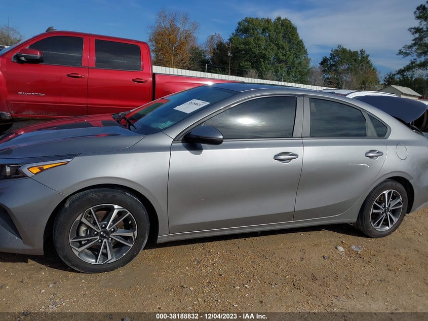 VIN 3KPF24AD5NE475056 2022 KIA FORTE LXS