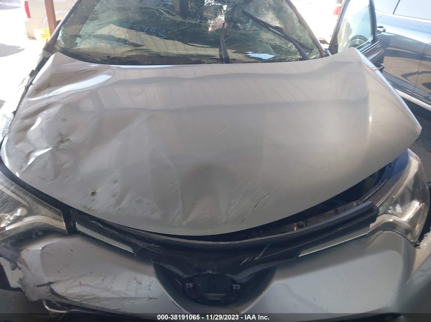 VIN 2T3ZFREV3JW420699 2018 TOYOTA RAV4 LE