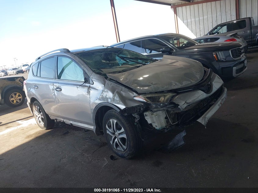 VIN 2T3ZFREV3JW420699 2018 TOYOTA RAV4 LE