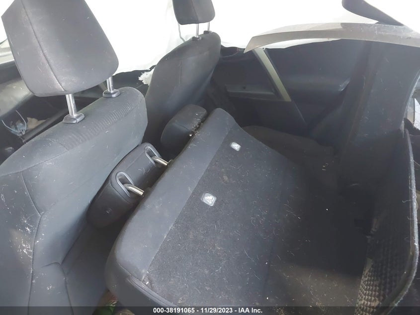 VIN 2T3ZFREV3JW420699 2018 TOYOTA RAV4 LE
