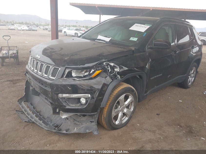 VIN 3C4NJDBB4JT402438 2018 JEEP COMPASS LATITUDE