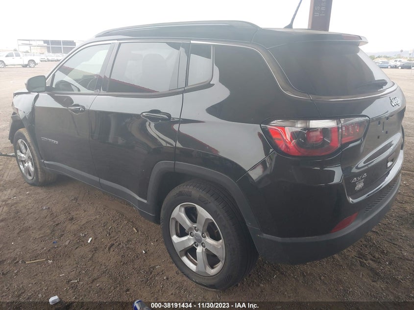 VIN 3C4NJDBB4JT402438 2018 JEEP COMPASS LATITUDE