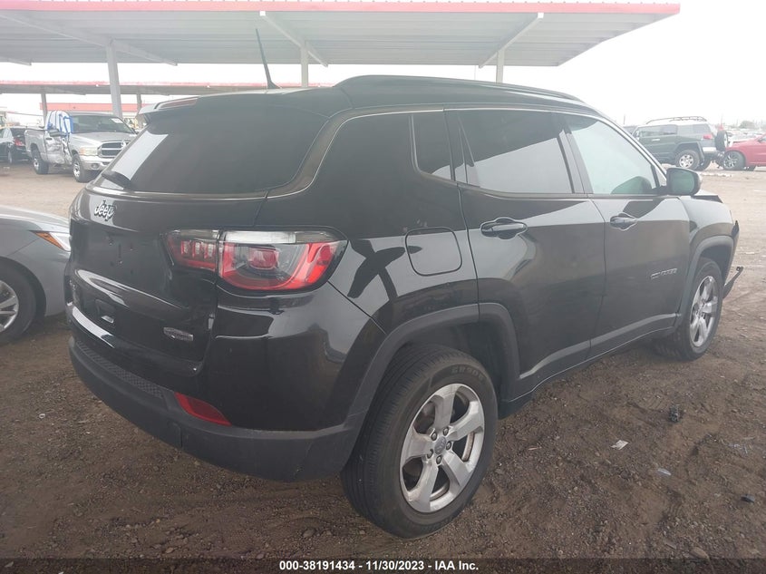 VIN 3C4NJDBB4JT402438 2018 JEEP COMPASS LATITUDE