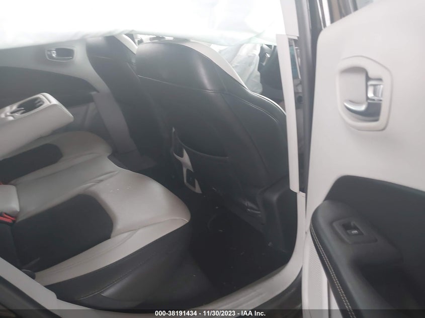 VIN 3C4NJDBB4JT402438 2018 JEEP COMPASS LATITUDE