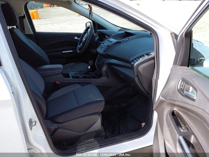 VIN 1FMCU0GD1HUE77238 2017 FORD ESCAPE SE