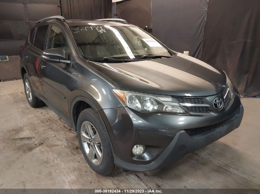2015 TOYOTA RAV4 XLE - JTMRFREV7FD165835