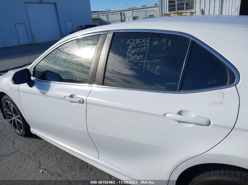 2018 TOYOTA CAMRY SE - 4T1B11HK9JU600877