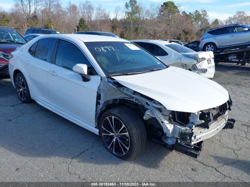 2018 TOYOTA CAMRY SE - 4T1B11HK9JU600877