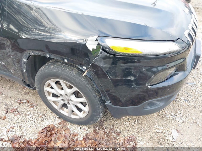 VIN 1C4PJMLXXJD517604 2018 JEEP CHEROKEE LATITUDE PLUS