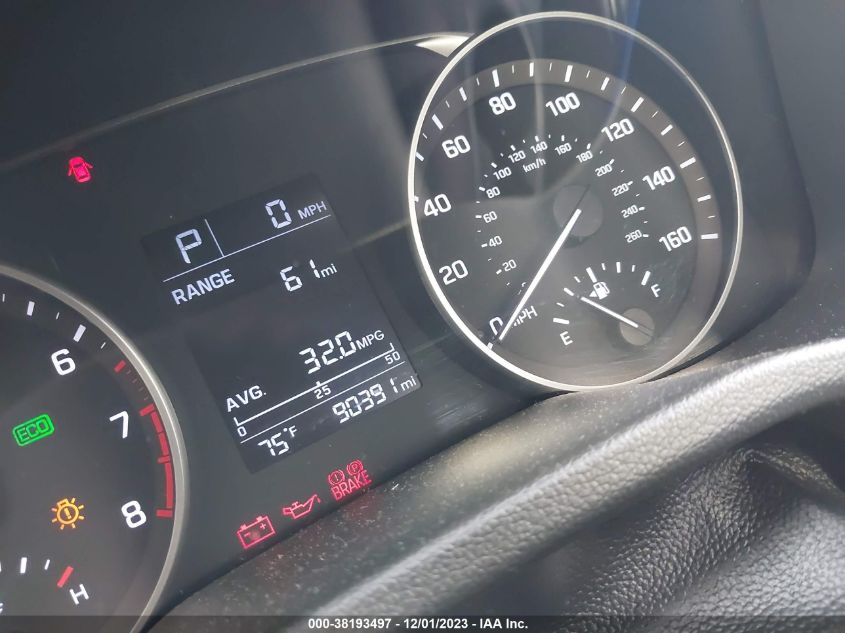 2018 HYUNDAI ELANTRA SE - 5NPD74LF6JH360561