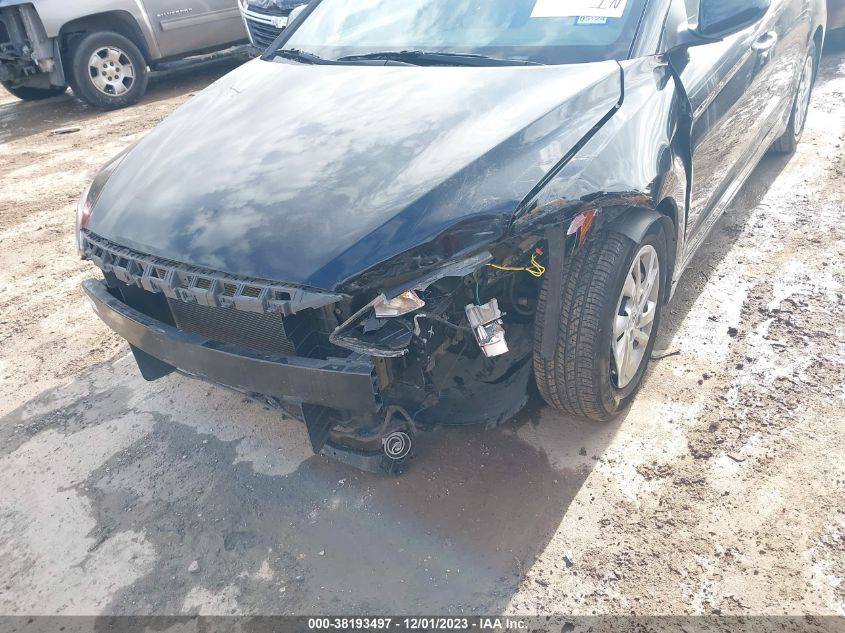 2018 HYUNDAI ELANTRA SE - 5NPD74LF6JH360561