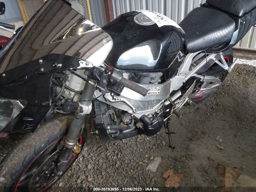 2000 HONDA CBR900 RR - JH2SC4402YM000479
