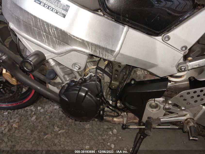 2000 HONDA CBR900 RR - JH2SC4402YM000479