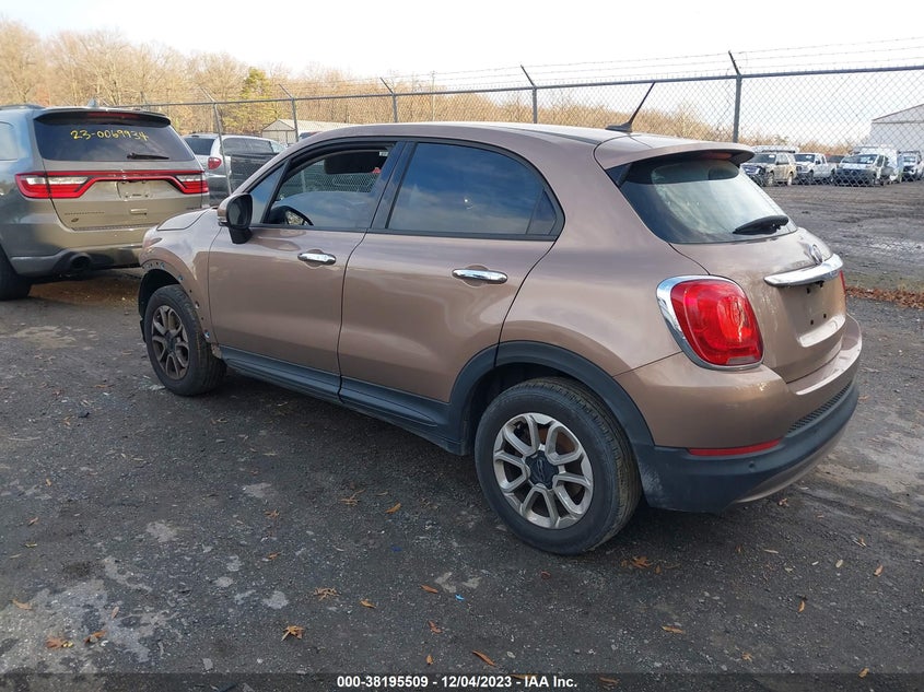VIN ZFBCFXAB2HP605101 2017 FIAT 500X POP