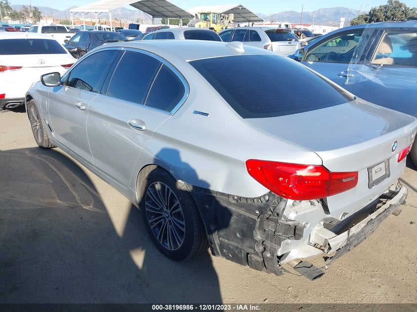 VIN WBAJA9C58JB252157 2018 BMW 530E