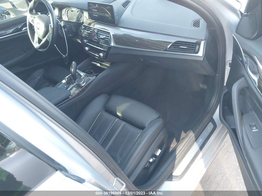 VIN WBAJA9C58JB252157 2018 BMW 530E