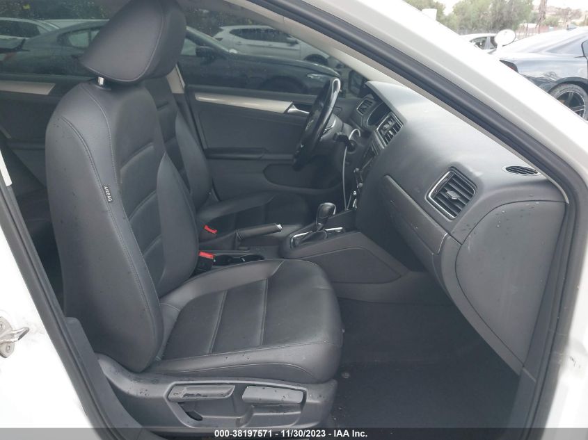 2017 VOLKSWAGEN JETTA 1.4T SE - 3VWDB7AJ3HM231721