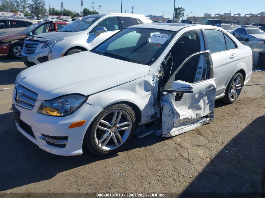2013 MERCEDES-BENZ C 250 LUXURY/SPORT - WDDGF4HB9DR265534