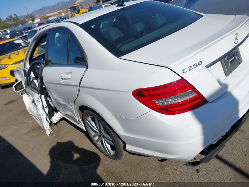 2013 MERCEDES-BENZ C 250 LUXURY/SPORT - WDDGF4HB9DR265534