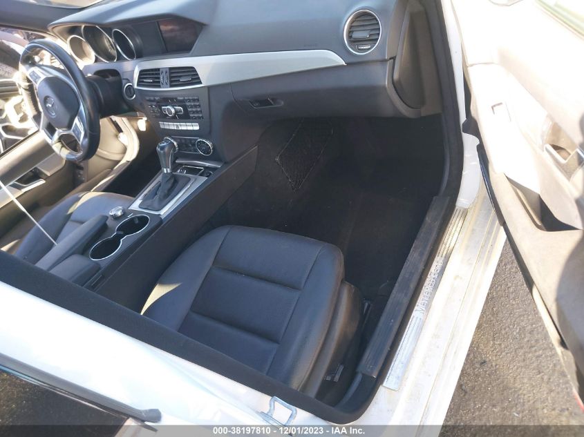 2013 MERCEDES-BENZ C 250 LUXURY/SPORT - WDDGF4HB9DR265534