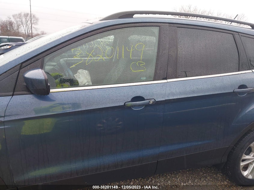 VIN 1FMCU0GD8JUA52945 2018 FORD ESCAPE SE