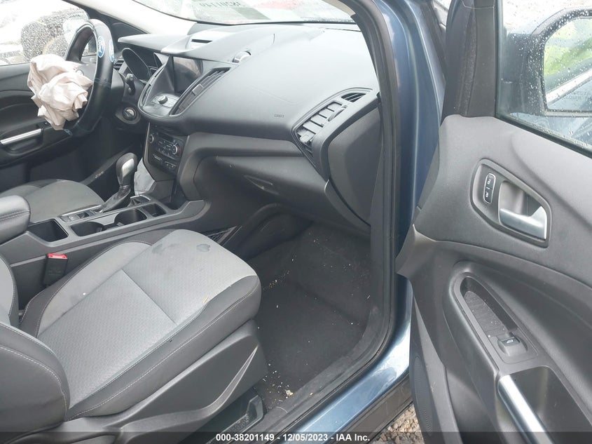 VIN 1FMCU0GD8JUA52945 2018 FORD ESCAPE SE