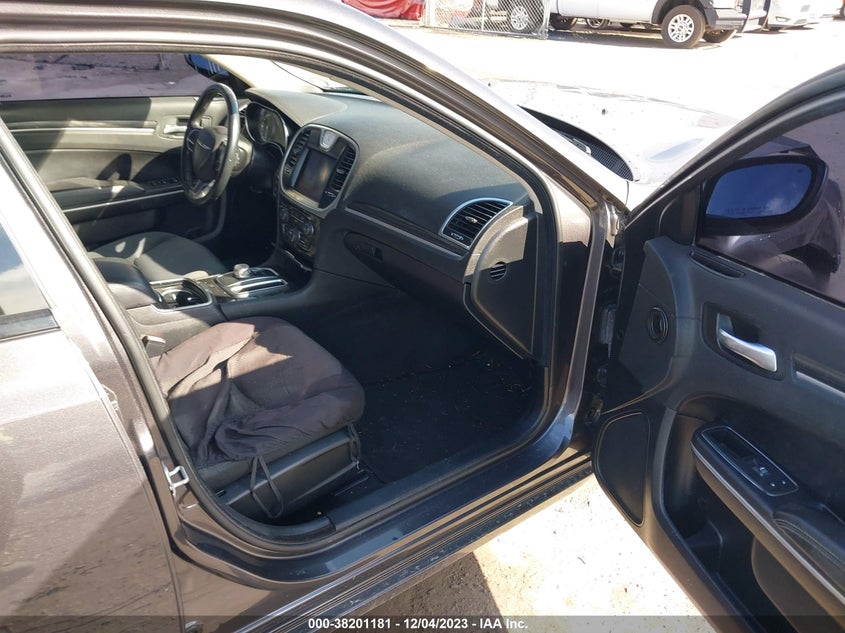 VIN 2C3CCAAG8KH590277 2019 CHRYSLER 300 TOURING