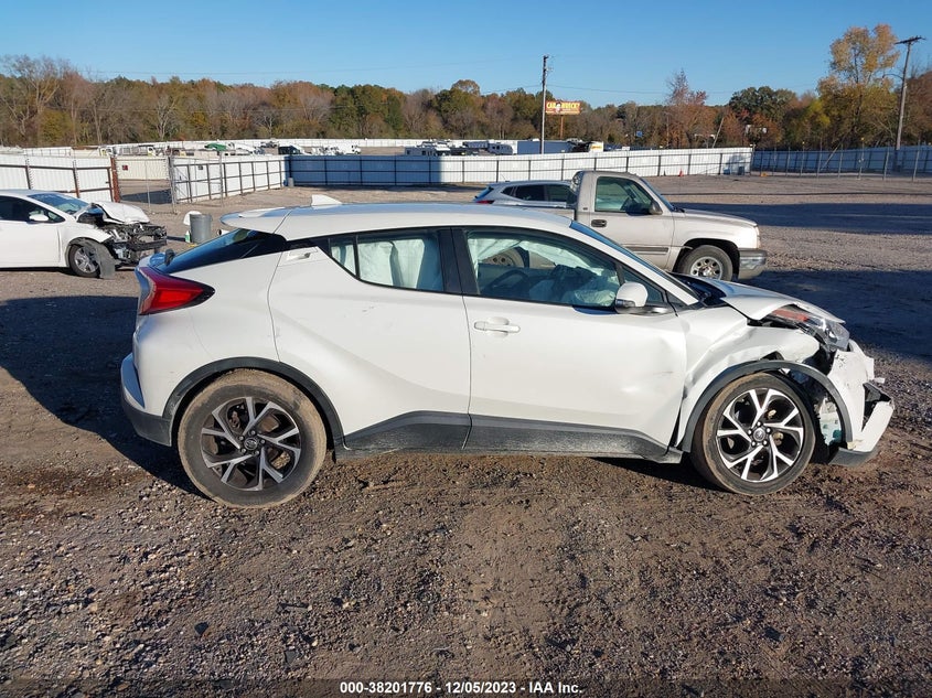 VIN NMTKHMBX3JR015947 2018 TOYOTA C-HR XLE