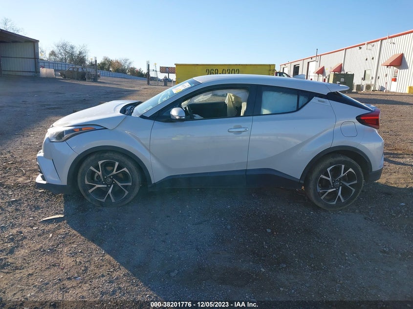 VIN NMTKHMBX3JR015947 2018 TOYOTA C-HR XLE