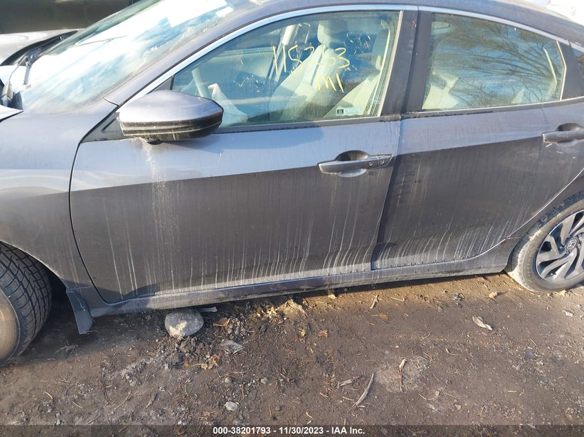 VIN 19XFC2F73JE027574 2018 HONDA CIVIC EX