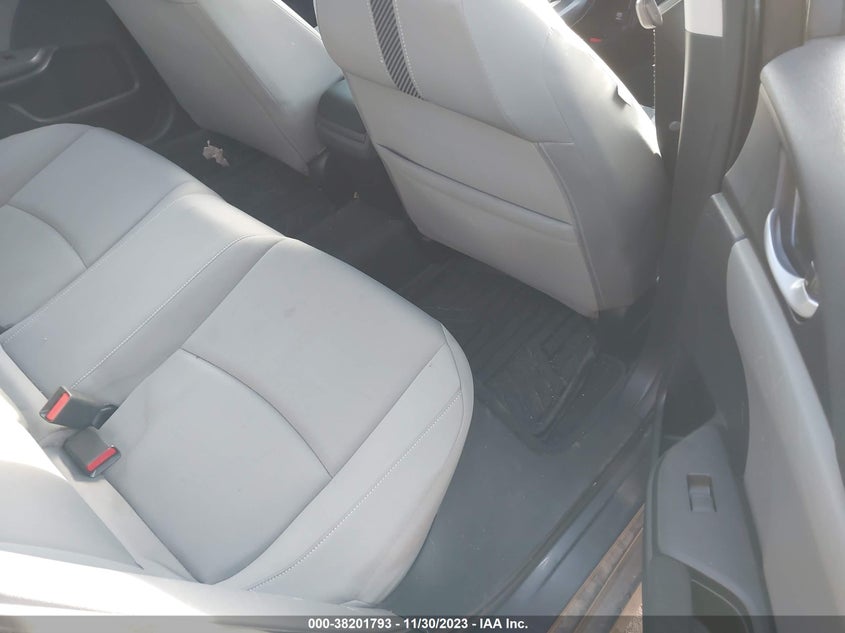 VIN 19XFC2F73JE027574 2018 HONDA CIVIC EX