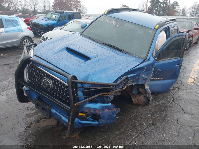 VIN 3TMAZ5CN2JM063405 2018 TOYOTA TACOMA DBL CAB/SR5/TRD SPORT/OR