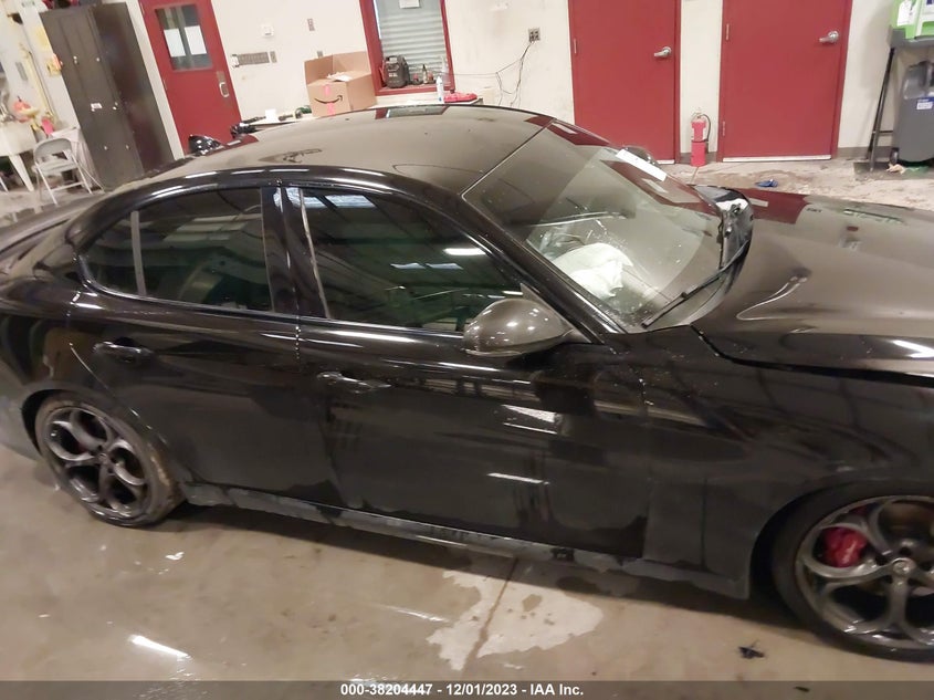 VIN ZARFAECNXJ7565317 2018 ALFA ROMEO GIULIA TI