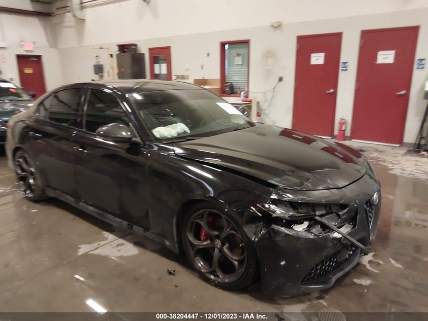 VIN ZARFAECNXJ7565317 2018 ALFA ROMEO GIULIA TI