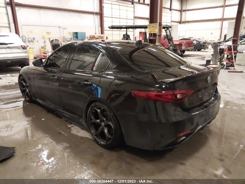 VIN ZARFAECNXJ7565317 2018 ALFA ROMEO GIULIA TI