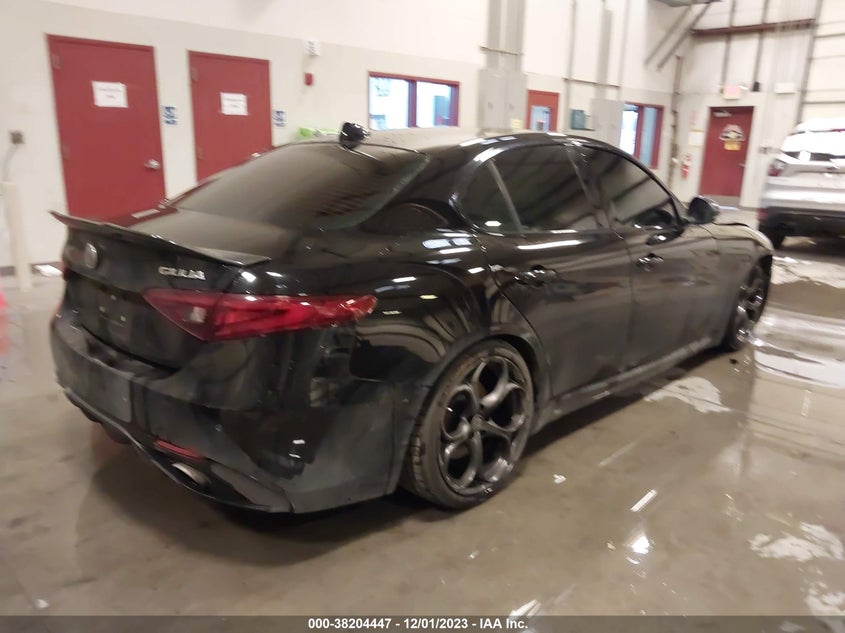 VIN ZARFAECNXJ7565317 2018 ALFA ROMEO GIULIA TI