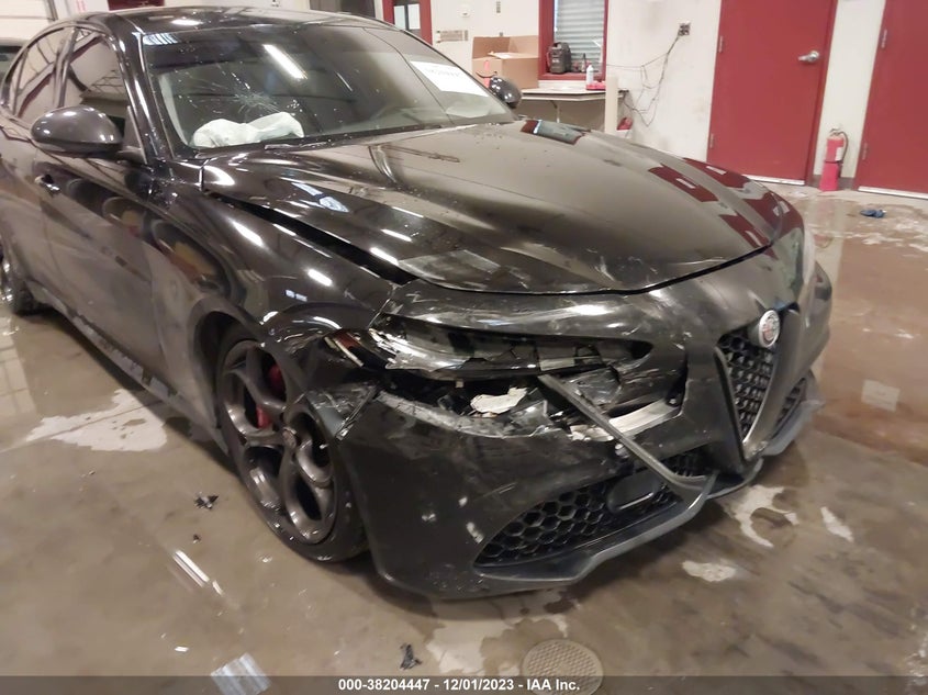 VIN ZARFAECNXJ7565317 2018 ALFA ROMEO GIULIA TI