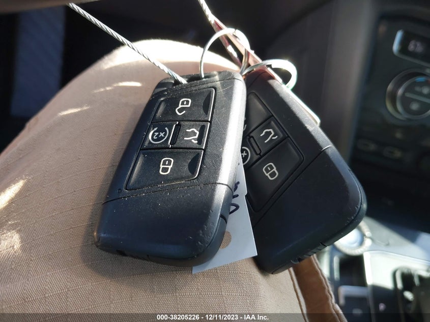 VIN 3VV3B7AX5JM019056 2018 VOLKSWAGEN TIGUAN SE/SEL