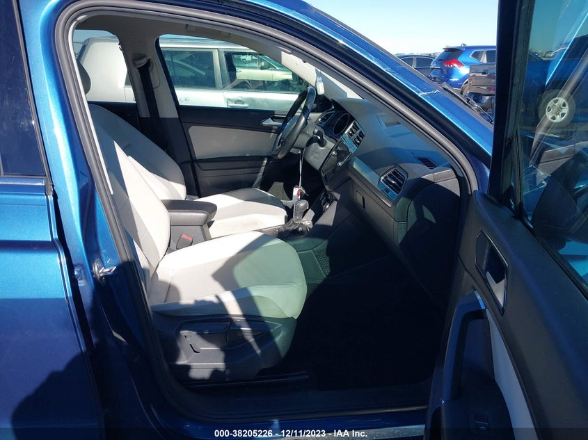 VIN 3VV3B7AX5JM019056 2018 VOLKSWAGEN TIGUAN SE/SEL