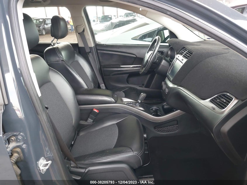 VIN 3C4PDCGB4HT695965 2017 DODGE JOURNEY CROSSROAD
