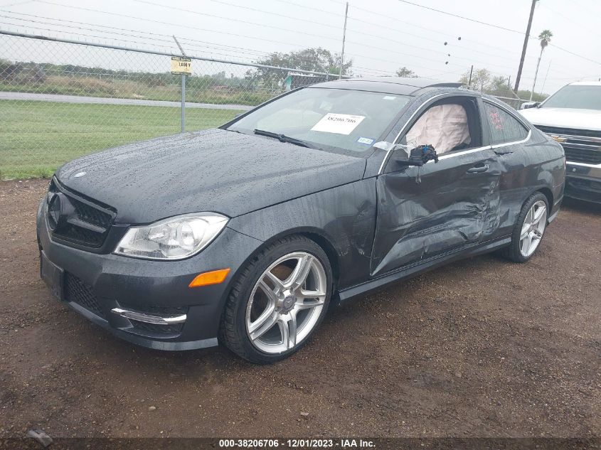 2013 MERCEDES-BENZ C 250 WDDGJ4HB3DG031156