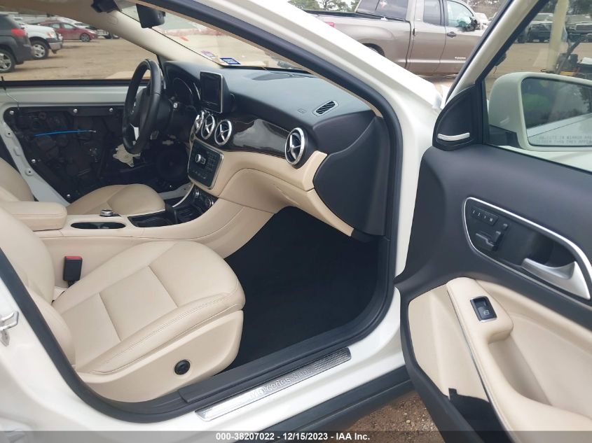 2015 MERCEDES-BENZ GLA 250 - WDCTG4EB3FJ140003