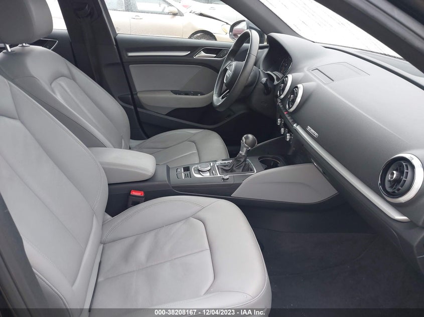 VIN WAUB8GFF8J1054533 2018 AUDI A3 PREMIUM
