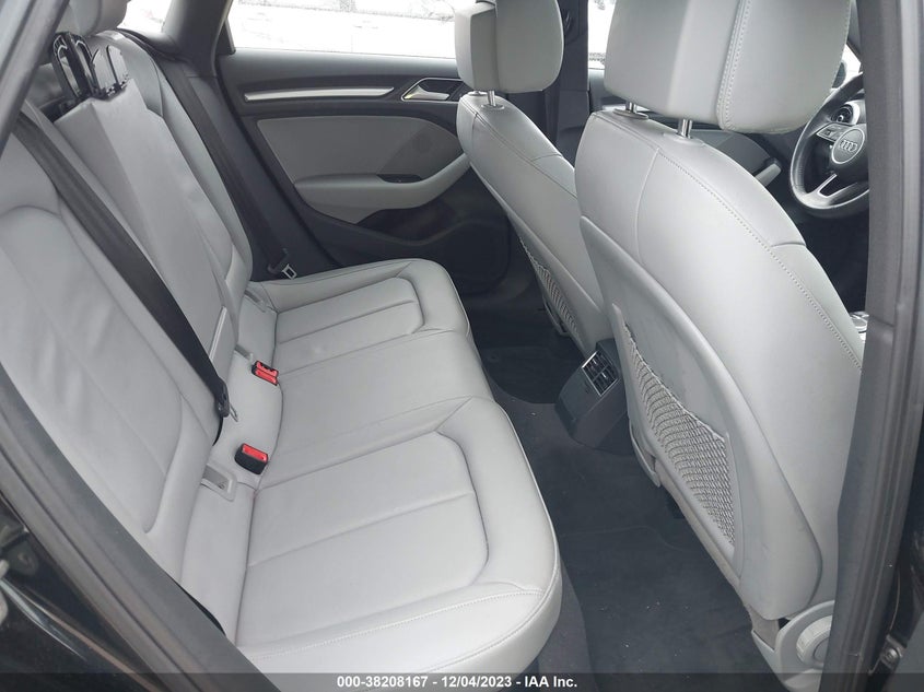 VIN WAUB8GFF8J1054533 2018 AUDI A3 PREMIUM