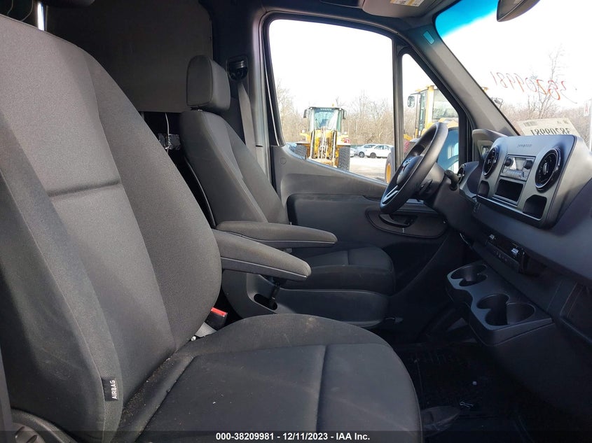 VIN WD4PF1CD9KP169712 2019 MERCEDES-BENZ SPRINTER 2500 HIGH ROOF V6