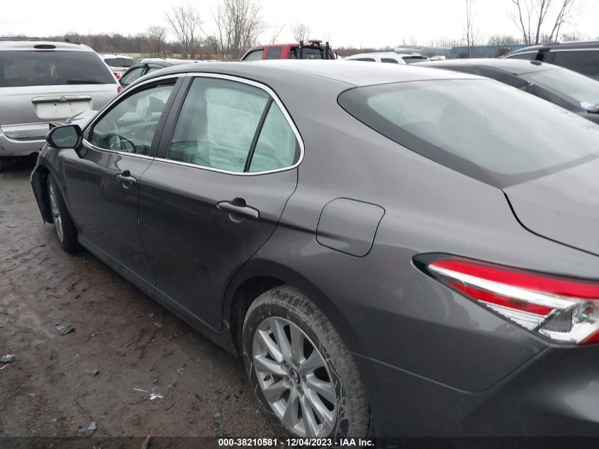 2018 TOYOTA CAMRY LE - 4T1B11HK0JU115995