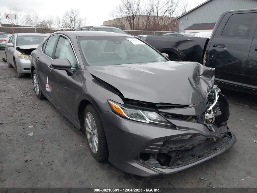 2018 TOYOTA CAMRY LE - 4T1B11HK0JU115995